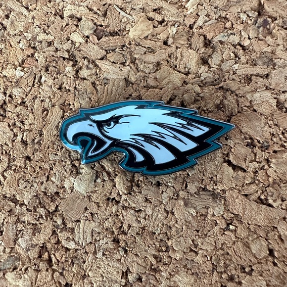 PHI Eagles Classic Enamel Lapel Hat Pin Brooch - Picture 4 of 5